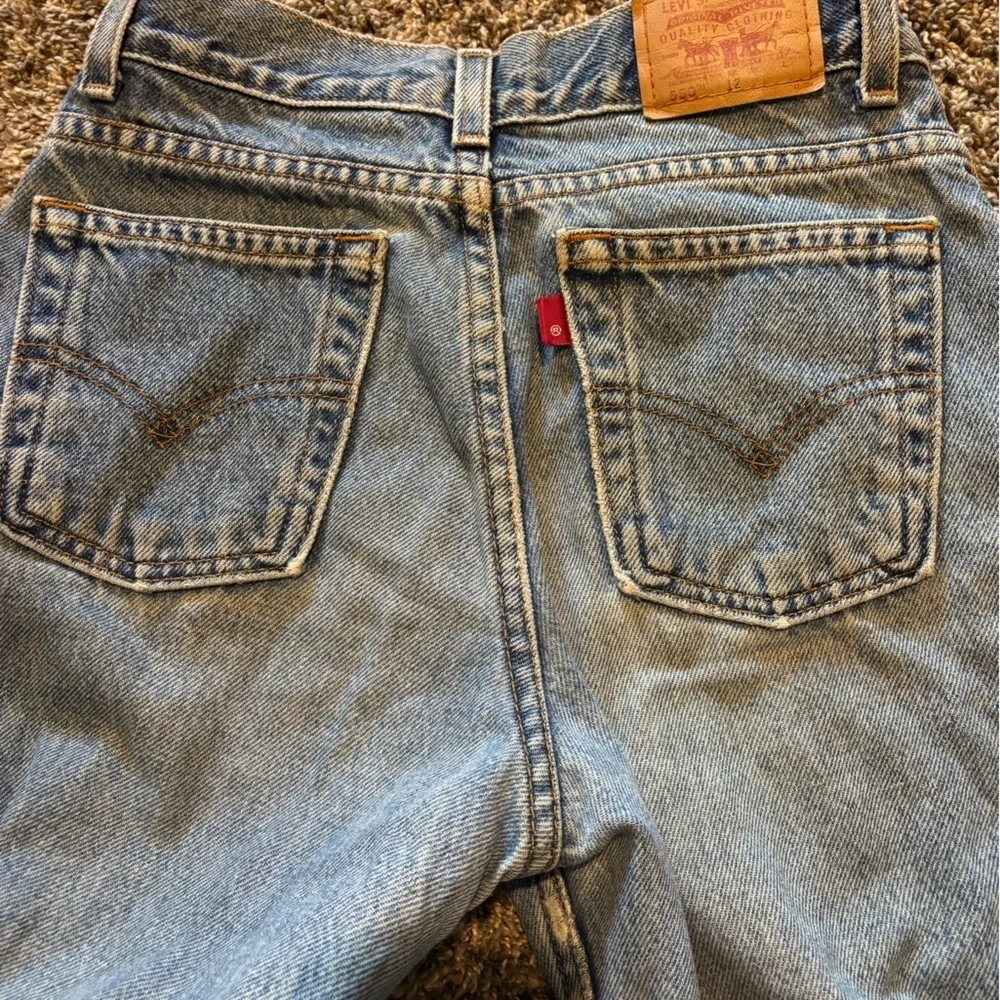 Levi's 550 Size 12 Relaxed Fit Blue Jeans - Picture 2 of 8
